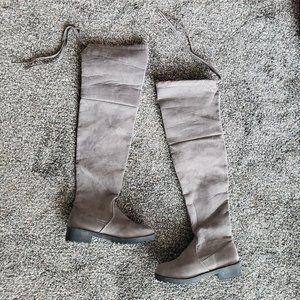 SOLD NEW Over the Knee Boots Sz 7 Grey Gray